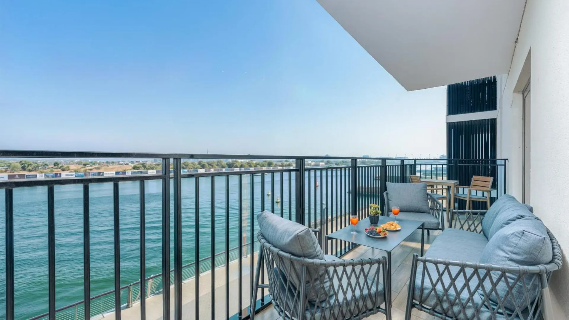 Perfectly Located Apt Near Yas Mall & Ferrari World Abu Dhabi 0*,